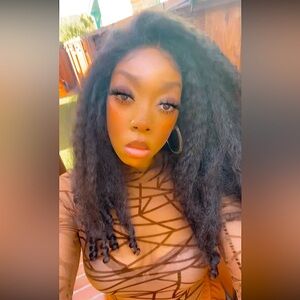 Meet your Posher, Monni